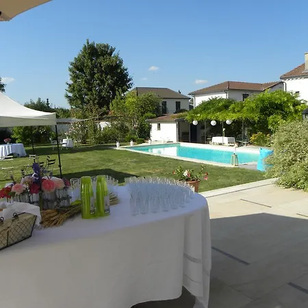 Entre Cour Et Jardin Frühstückspension