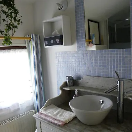 ベッド・アンド・ブレックファスト Entre Cour Et Jardin *