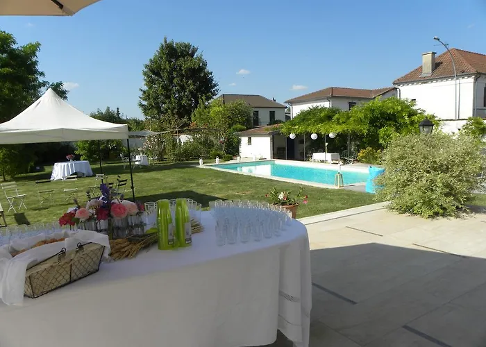 Entre Cour Et Jardin Bed & Breakfast